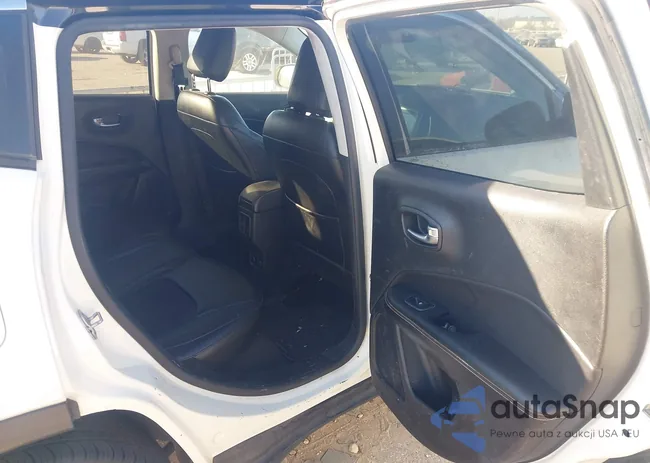 3C4NJCBB7JT123785: 44064608