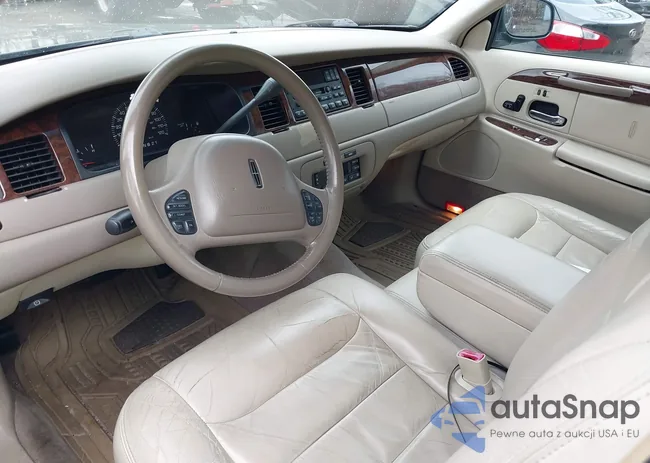 1LNHM82W1YY813556: 44065999