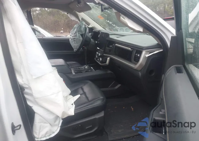 1FMJK1H85REA78686: 44065395