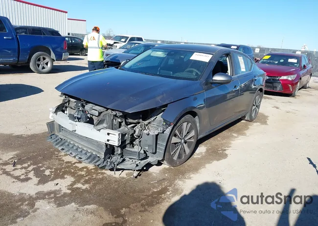 1N4BL4DV4NN369330: 44066202