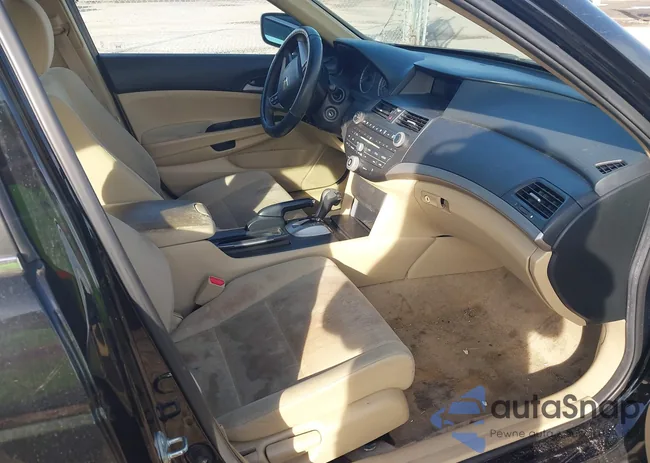 1HGCP2F47BA037415: 44066318