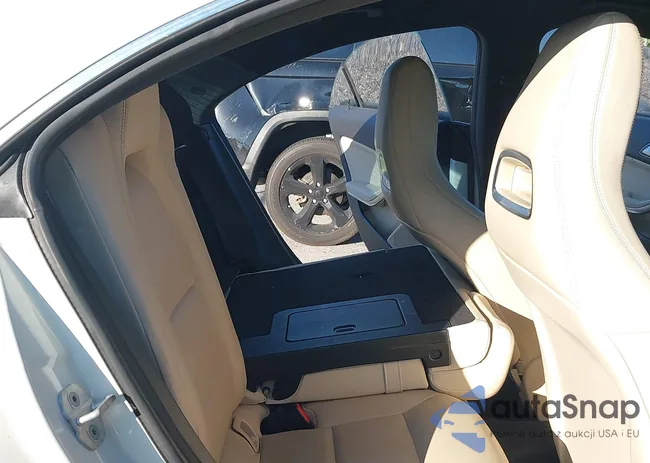 WDDSJ4EB6FN217531: 44066506