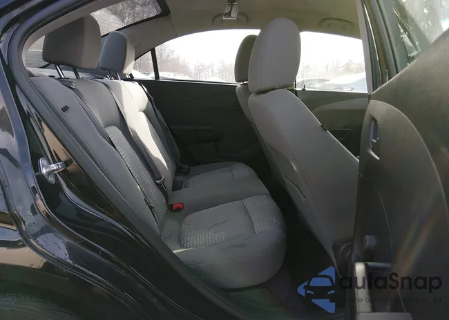 1G1JB5SG7J4122797: 44068063