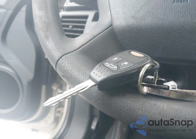 1B3LC46B09N572157: 44067294