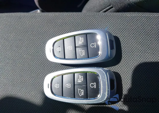 KM8JFCA16NU046858: 44067311