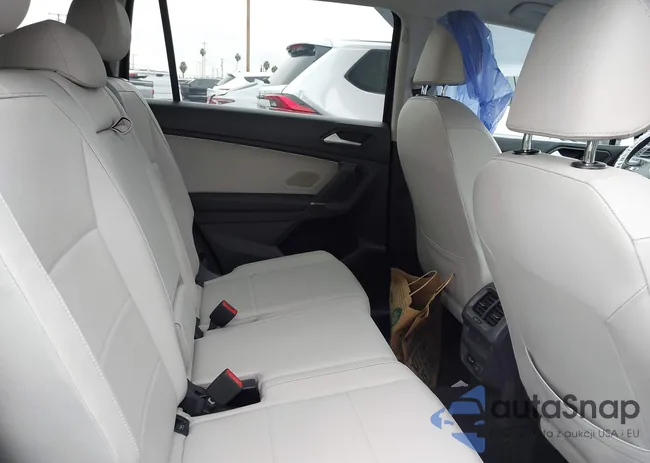 3VV3B7AX0LM039914: 44068630