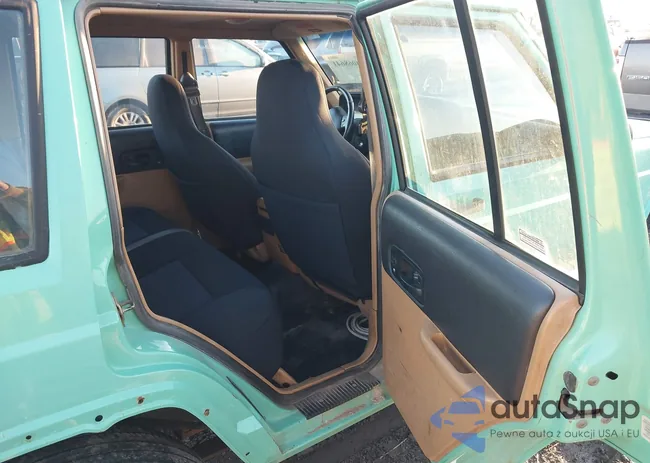 1J4FJ68S6WL217019: 44068641