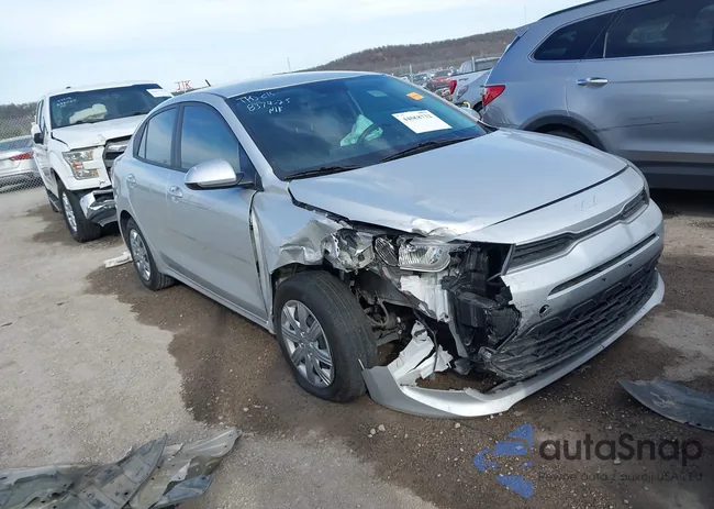 3KPA24AD6PE614401: 44068732