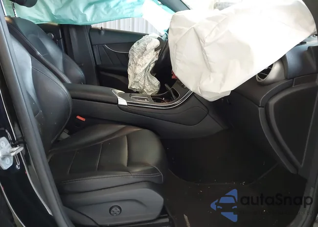 W1N0J8EBXMF866676: 44068963