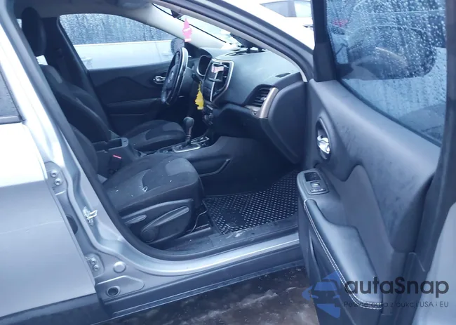 1C4PJMAB3EW125288: 44069085