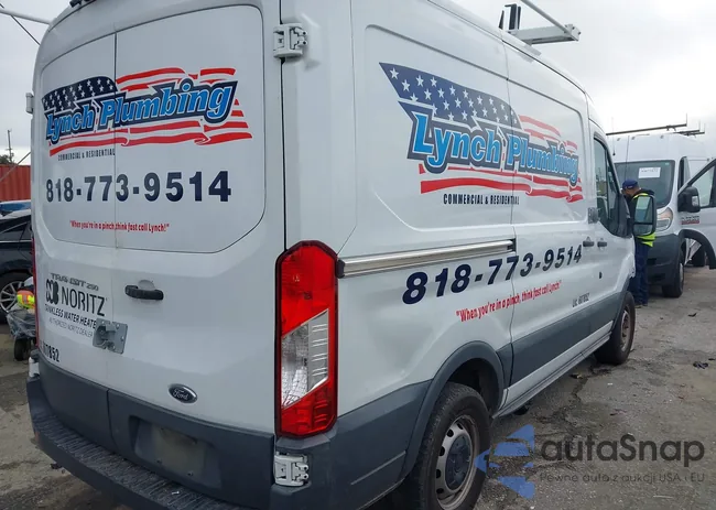 1FTYR1CM2JKA74359: 44069089