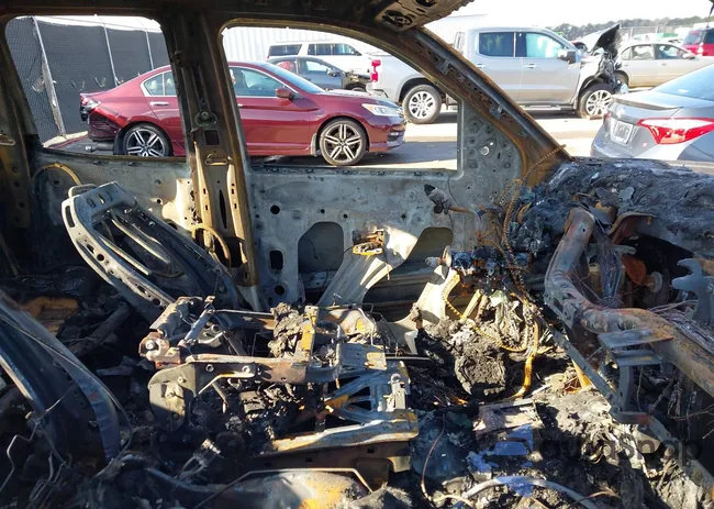 2GCVKREC3J1105483: 44068313