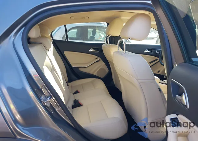 WDCTG4GB6KJ600438: 44068322