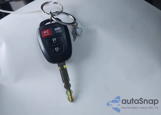 2T1BURHE4EC142964: 44068585