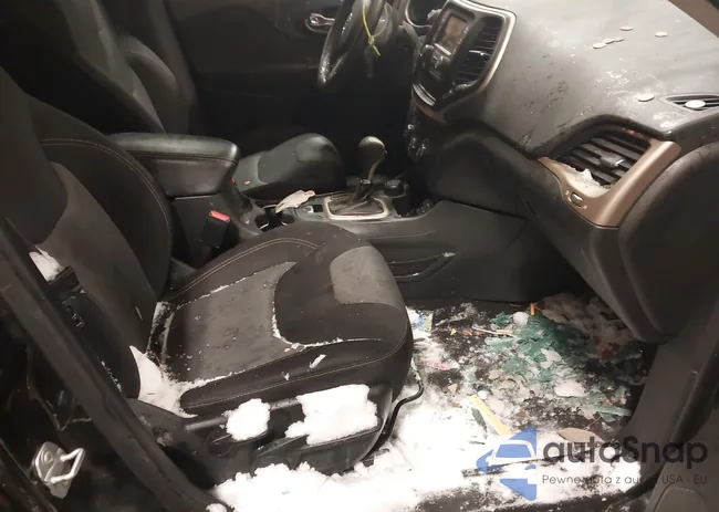 1C4PJMAB8FW775803: 44069613