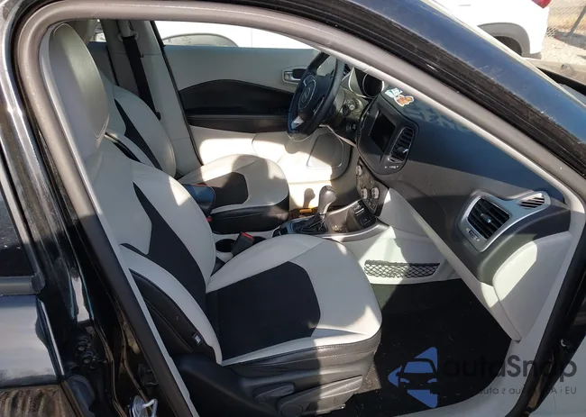 3C4NJCBB8KT711616: 44069928