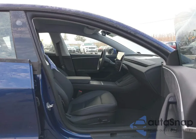 5YJ3E1EB1SF932615: 44070127