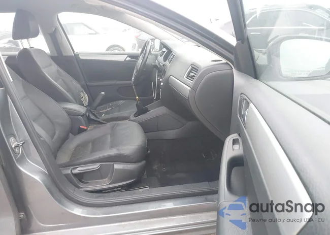 3VW3L7AJ6CM084361: 44069465