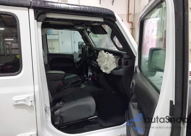 1C4PJXFNXTW185375: 44069581