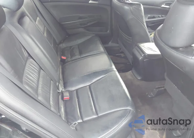 1HGCP2F60BA055398: 44070756