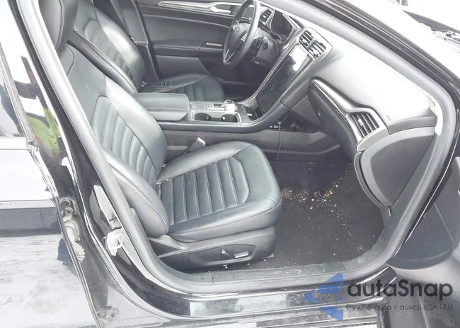 3FA6P0CD1KR149854: 44070843