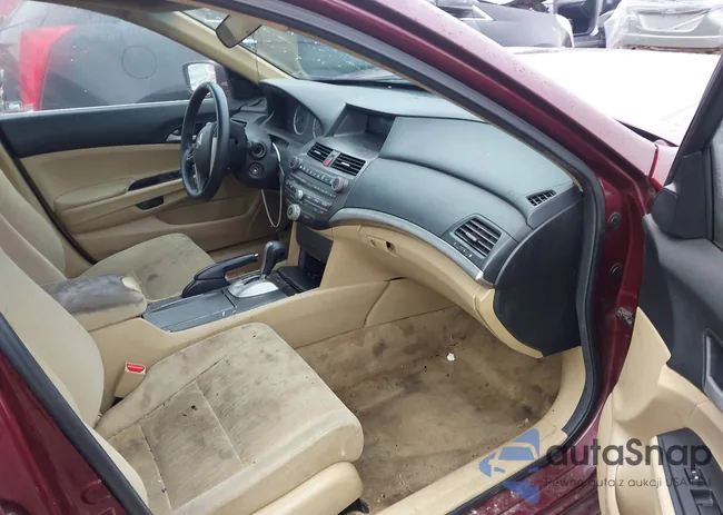 1HGCP2F38BA050519: 44071024