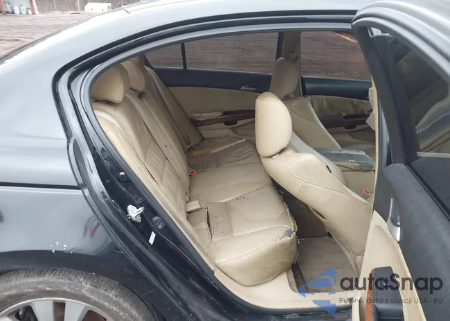 1HGCP2F83BA110895: 44071095