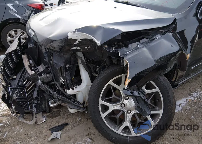 1C4RJFBG3JC210884: 44070294