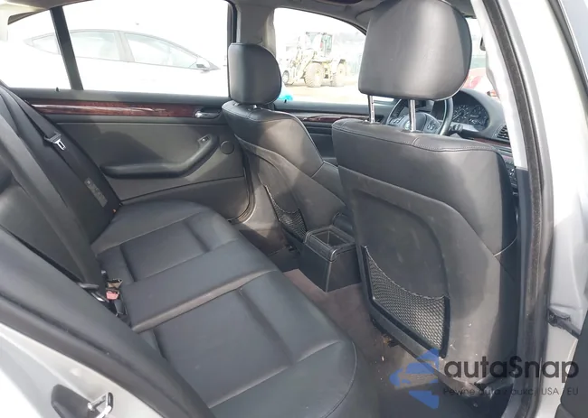 WBAEV33405KL64984: 44070346