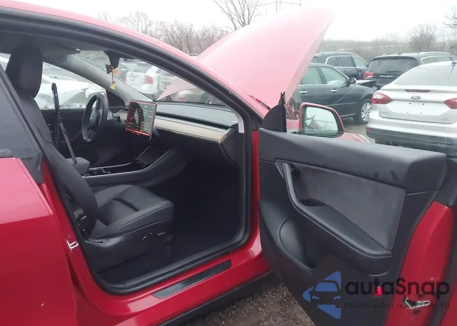 5YJYGDEE8MF117956: 44070597