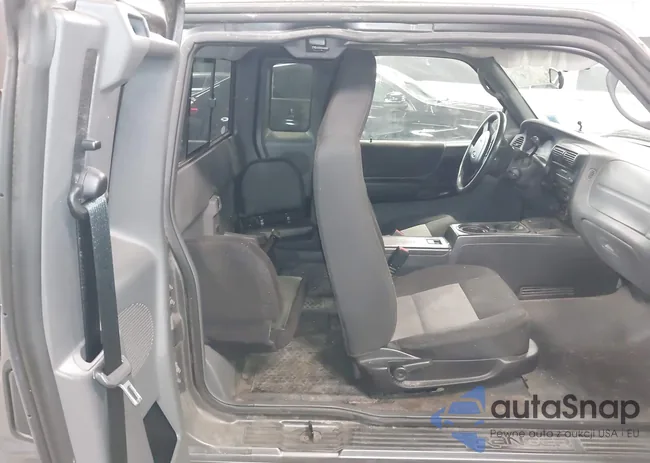 1FTYR44U44PB32009: 44071648