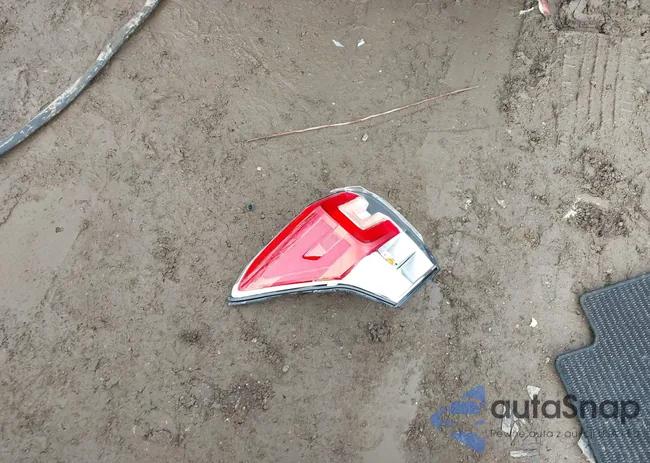 JF2SJABC8HH560141: 44071813