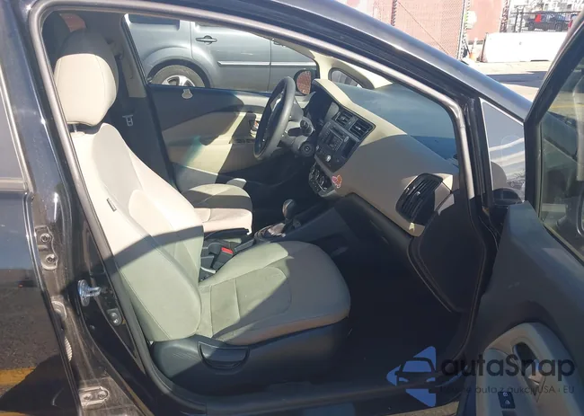 KNADM4A34E6352201: 44071873