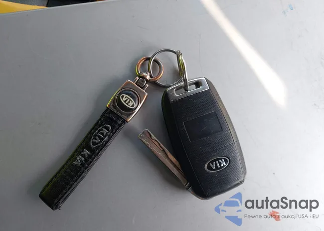 KNADM4A34E6352201: 44071873