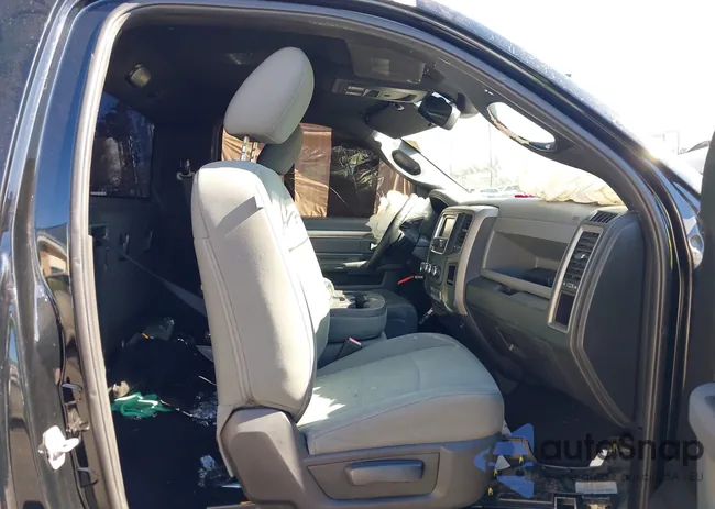 3C6JR6AT0FG572168: 44071894