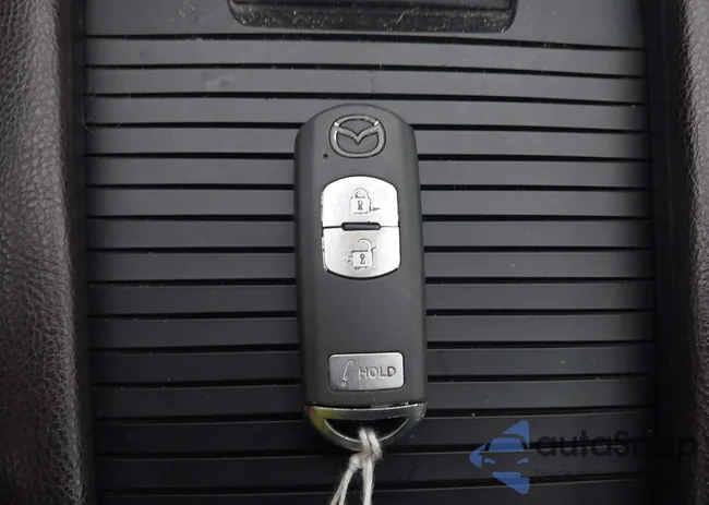 3MZBN1L32JM257727: 44073026