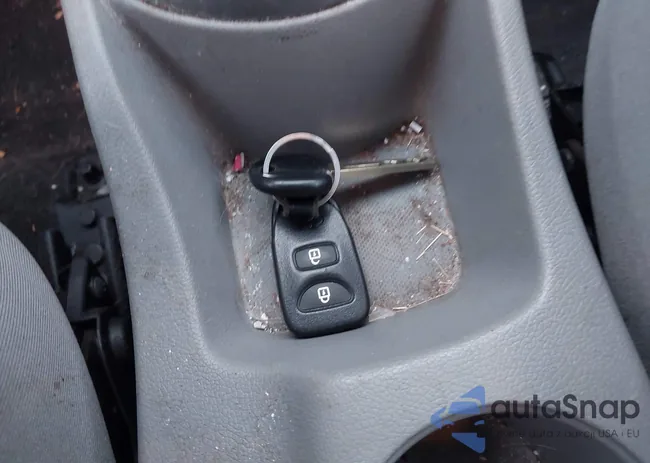 KMHCT4AE4HU271228: 44072182