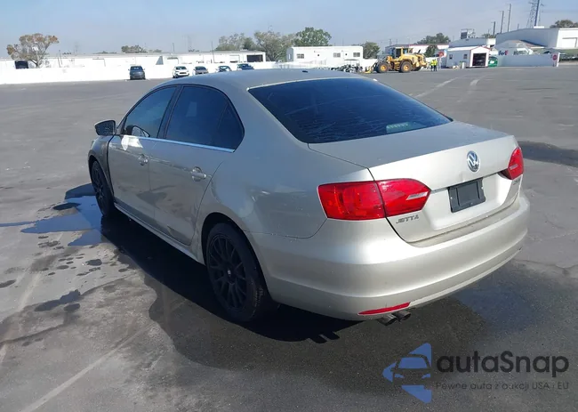 3VWDP7AJ9DM247515: 44074102