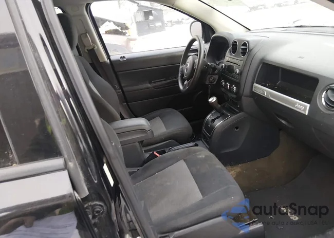 1C4NJDBB8HD142769: 44074643