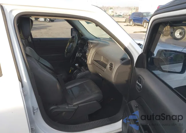 1C4NJPBA3FD326104: 44074852