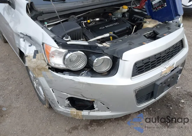 1G1JC5SH4F4182047: 44074187