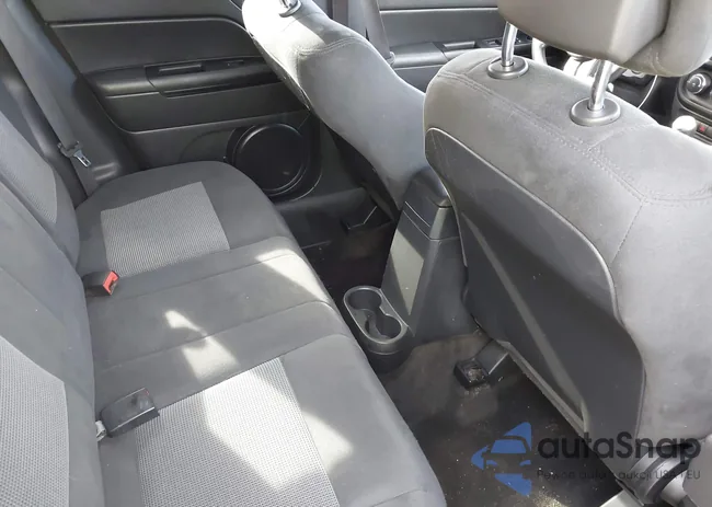 1C4NJCBA4GD552999: 44074263