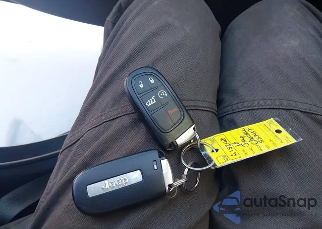 1C4PJLDB7JD553957: 44074276