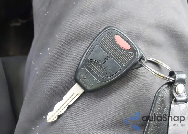 1C4NJDBB1GD756724: 44075703