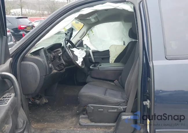 1GTSKVE31AZ111852: 44075884