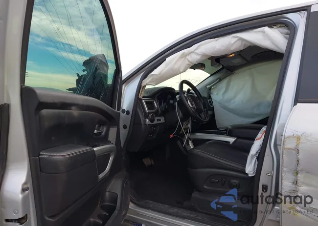 1N6BA1F40KN511684: 44075932