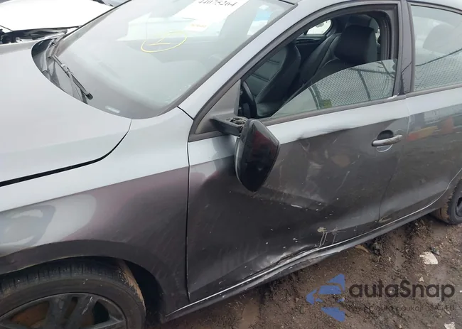 3VWD17AJ9JM208890: 44075264