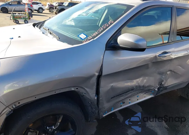 1C4PJLCB1JD620330: 44075515