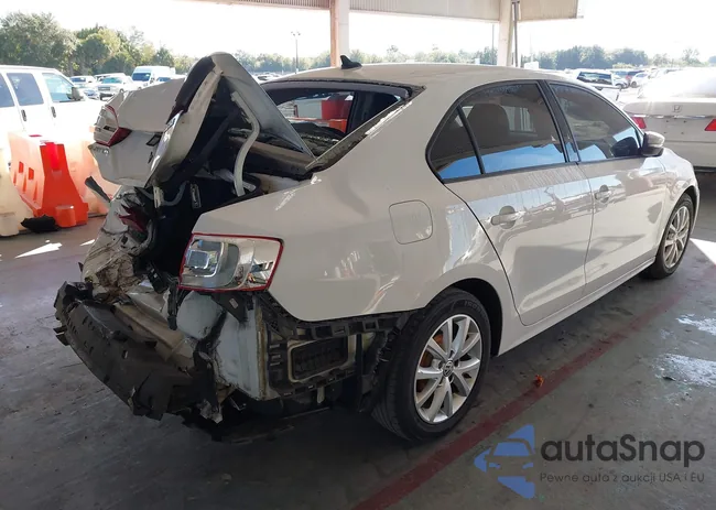 3VWDP7AJ8CM323918: 44076814