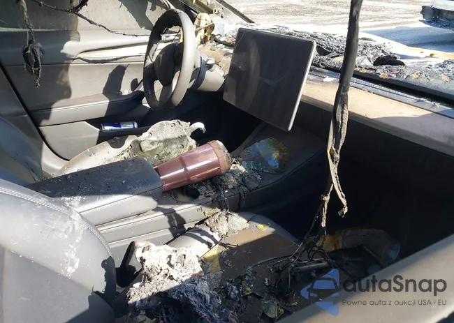 5YJ3E1EA6PF572160: 44076495